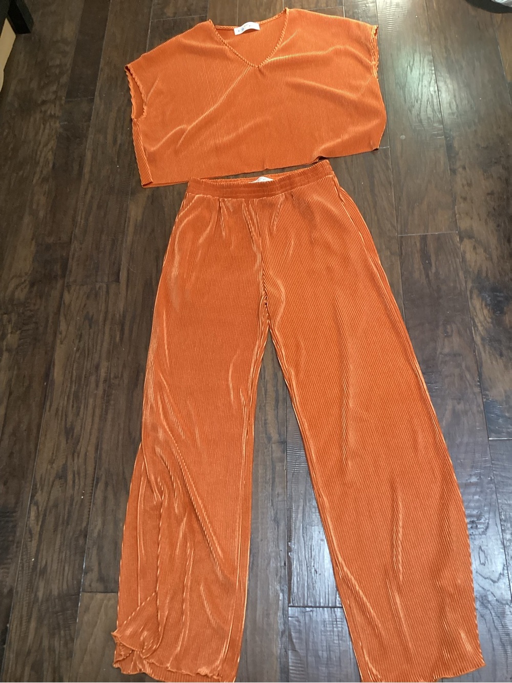 Two-Piece Ribbed Silky Polyester Set in Rust Copper L - Picture 4 of 7